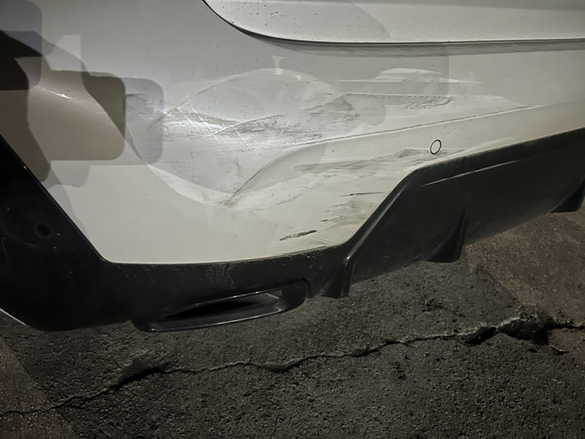 车尾部刮擦
老哥们车尾部发生刮擦，这应该没抢到底漆吧，4儿子店修的话大概要多少