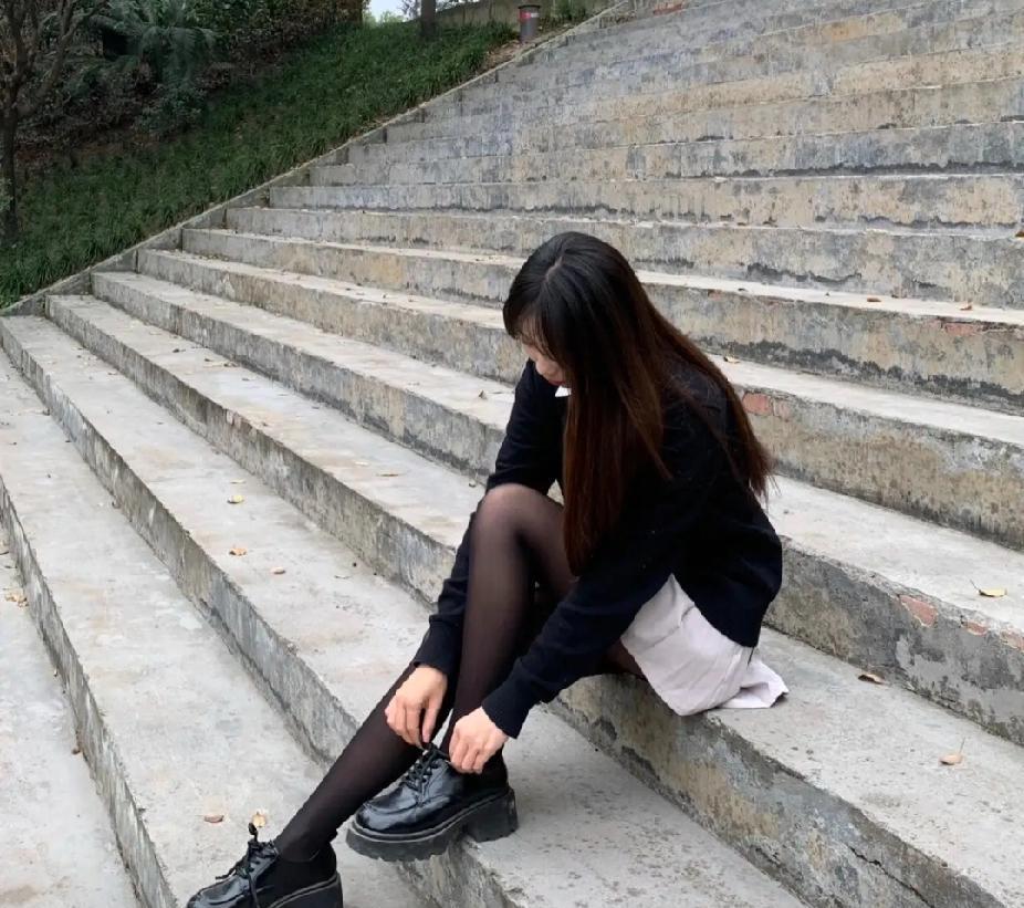 这样穿出去，经常被要联系方式怎么办？