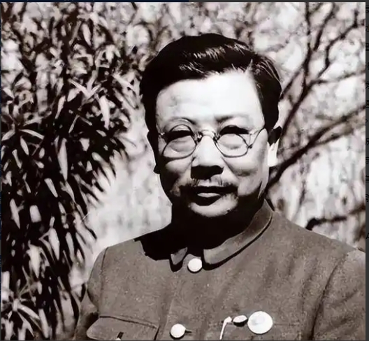 抗美援朝停战谈判时，美国派出了5名高手，我方正不知该派谁去时，毛泽东直接点名一人