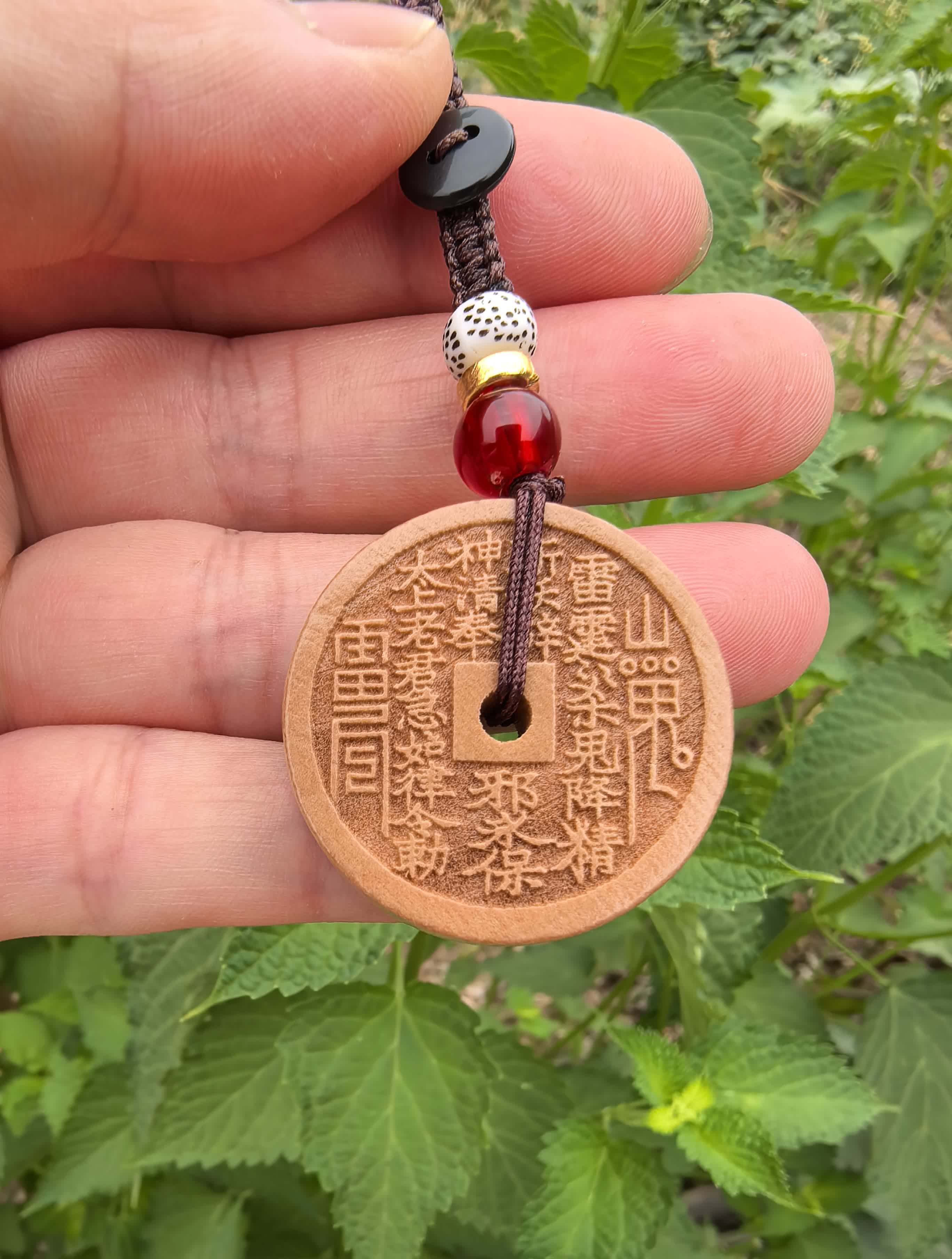 🌟桃木山鬼钱挂件🌟超值推荐！
想要个性又不失格调的挂件吗？👀这款桃木山鬼