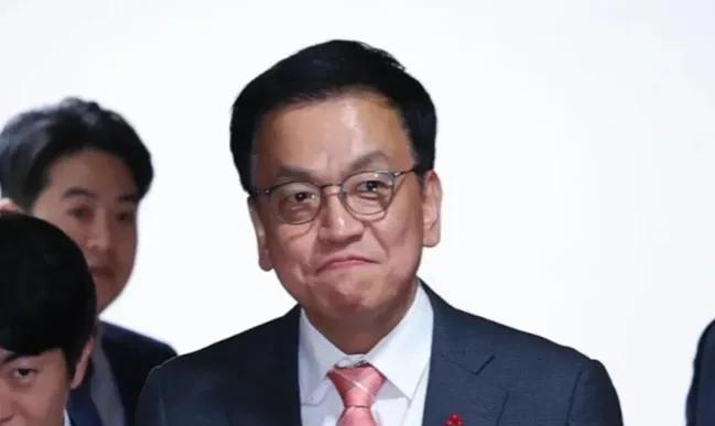 崔相穆赢定了！
就在今天，4月3日，尹锡悦的律师团队竟然公开表示，尹锡悦本人将不