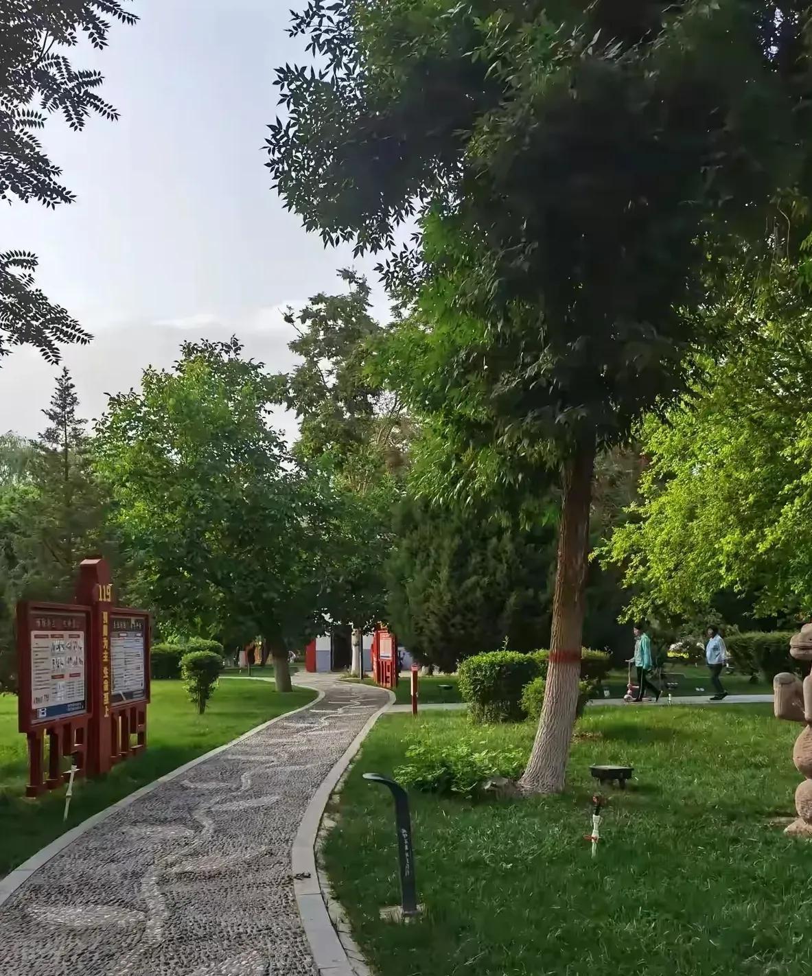 表哥在单位做仓库管理员已经好些年了，每月工资4500元，他多次找老板想涨500元