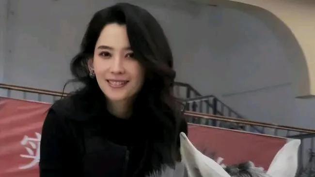 森林北和李冰冰好像啊！难道不是吗？若不服你来看：