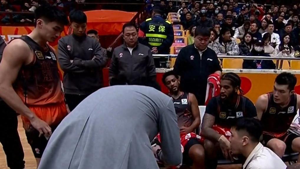 山东高速男篮：首赛季邱彪赌输三件事情，错付了球队前半程的努力