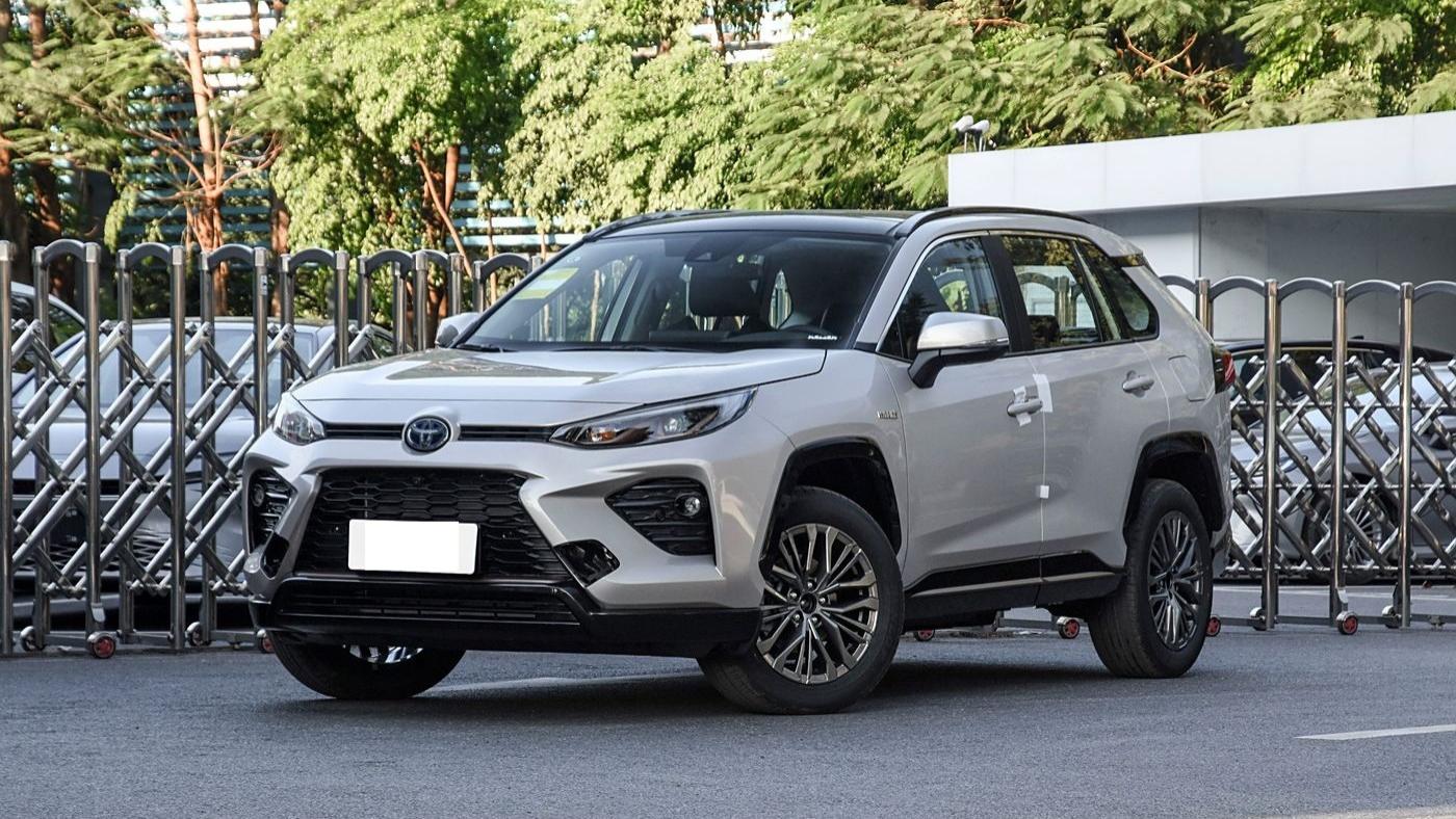 丰田版“H6”一口价12.98万起！外观动感十足，搭载2.5L双擎+四驱