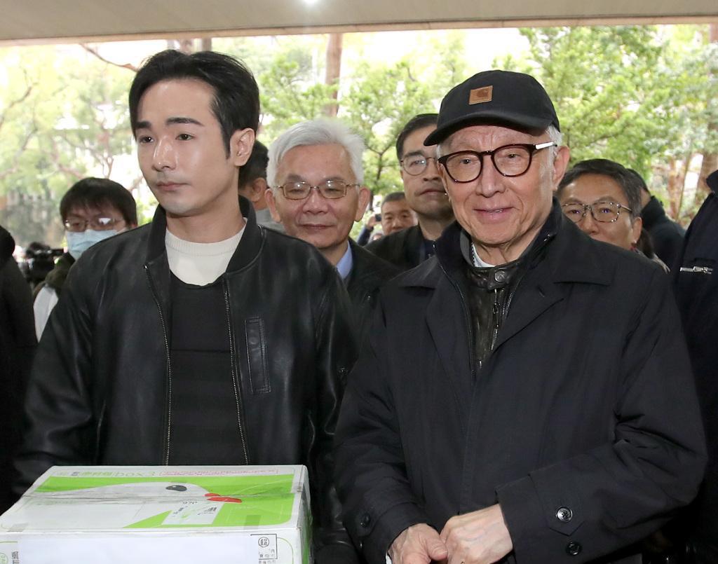 “曹兴诚不玩了、八炯出走！” 名医开酸：这样叫爱台湾？
首波立委及新竹市长高虹安