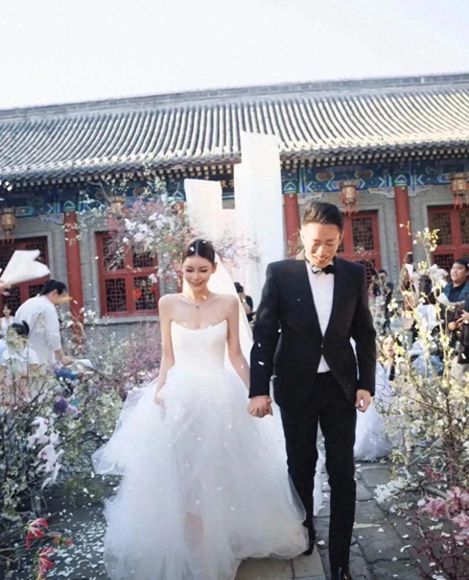 汪小菲直播深情表白马筱梅，曾欲豪掷5000万助力老婆事业被拒
汪小菲与马筱梅在北