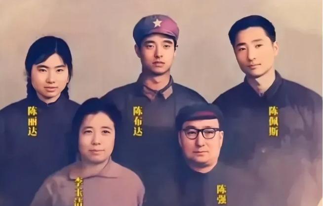 父子俩都是人们难以忘怀的笑星明星！
哥哥妹妹像极了妈妈，唯有佩斯像他爹，简直一个
