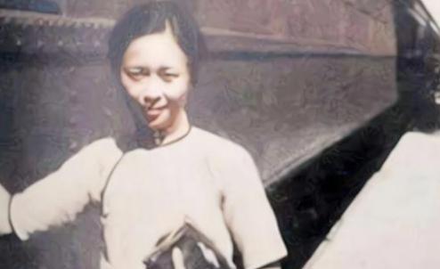 1921年，36岁的陆英生完14个孩子后，走到了生命的最后关头。她把所有保姆都叫