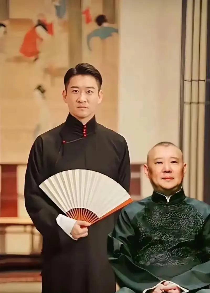 郭德纲左右为难，慌了！
他的“叛徒”曹云金日前又对他“示好”了。曹云金说，不管郭