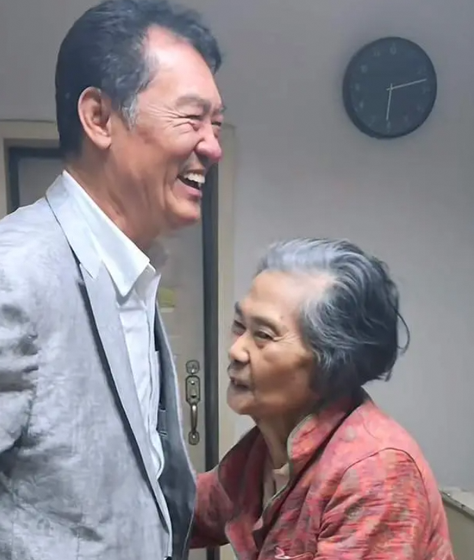  祝延平探望张子健前妻母亲 暖心叮嘱背后的深情