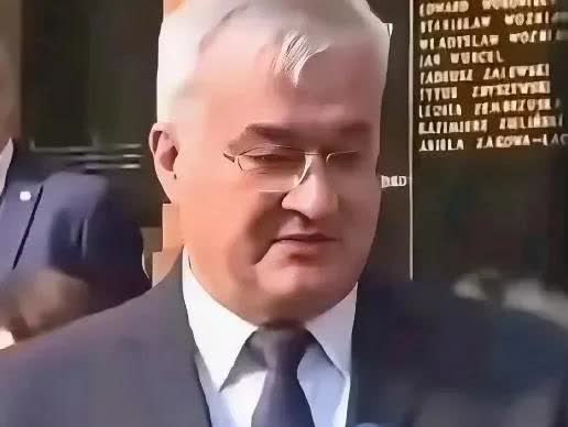 什么叫“荒谬”？乌克兰外长回应俄罗斯外长的言论是最准确的诠释。

