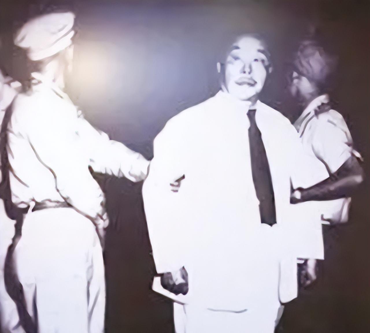 1950年，国军上将陈仪被押去刑场枪毙，监刑的蒋鼎文给他送来酒菜，陈仪却说：“不