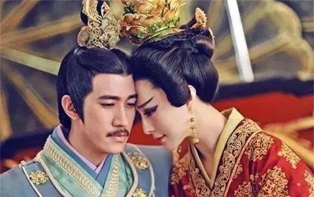 684年，武则天赐儿子李贤毒酒，李贤痛心疾首道：“我已被废为庶人，母后何苦还要赶