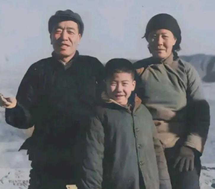 1965年，陈永贵的第一任妻子李虎妞去世后，经人介绍，昔阳县大寨村妇女宋玉林成为