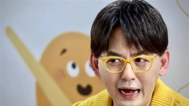 黄子佼获刑后首次露面，一家三口外出游玩，全程零伪装心情大好
