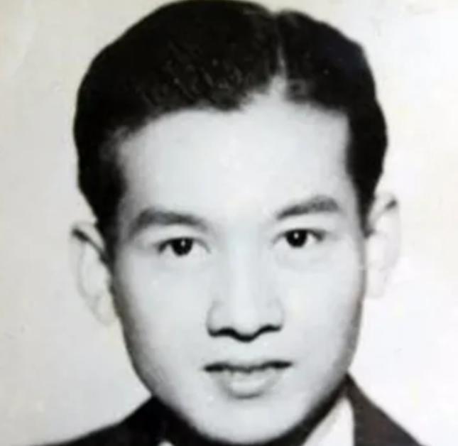 1988年，在台湾42年的我党地下工作者，伪装身份回到大陆，没想到到家后，却看到