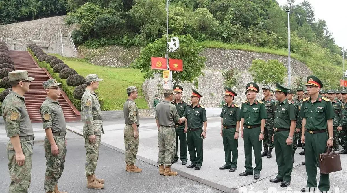 中国和越南首次在广西开展陆军联训，越南军队携带大批枪械抵达中国，不过最炸眼的是越