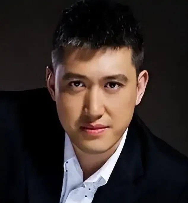 52岁的赵龙豪终于熬出头了！演了96部戏都没火，这次在《蛮好的人生》里跟孙俪搭档
