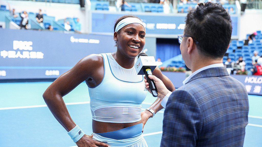 双喜临门！21岁高芙大逆转晋级中网八强！连续第四年获得总决赛资格！