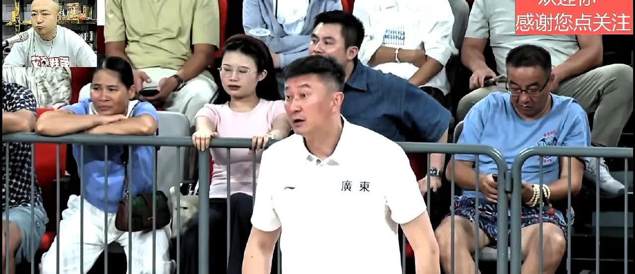 广东全运男篮和美国野马队打热身赛，杜锋洞察到内线堪忧，隐患颇多，面对老迈的考辛斯