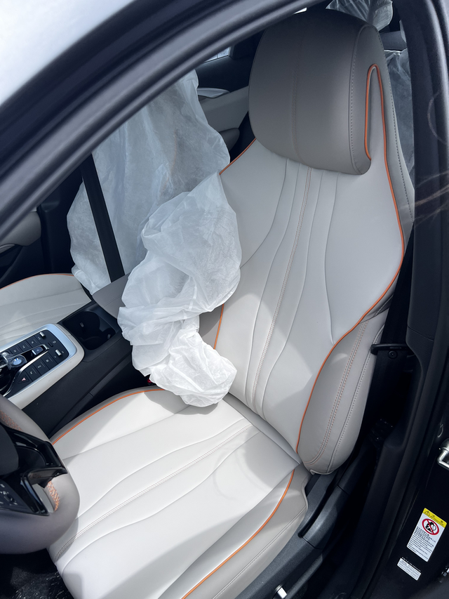 23款宋ProDMi，净月米和麒麟棕

你们觉得哪个内饰好看呢，今天刚去4S店实