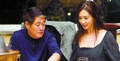 赵本山请马云吃88000的晚饭，喝3000的茅台，请林志玲吃8万的火腿，还准备黑