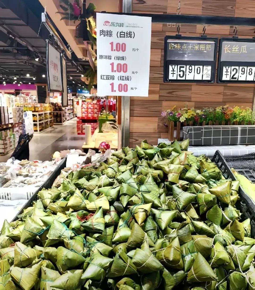 今年端午太反常！菜市场静悄悄，往年抢破头的东西今年没人要了？
 明天就端午了，可