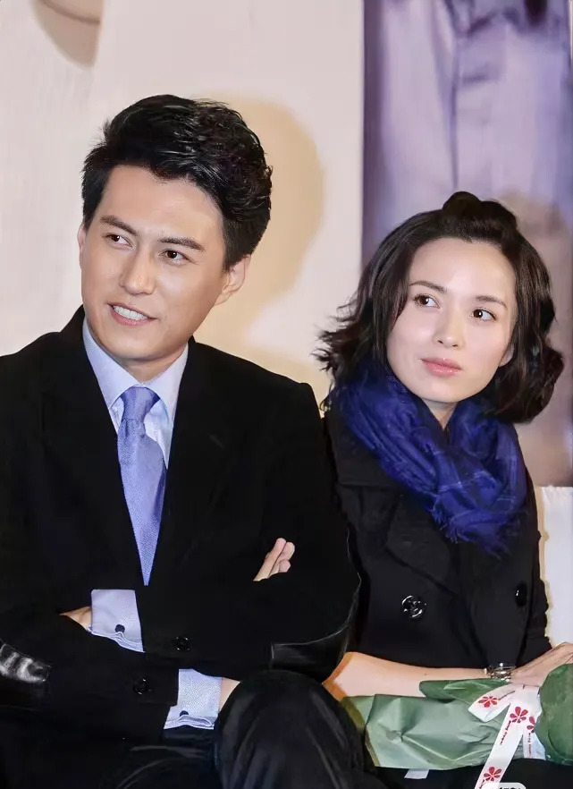 靳东李佳细水长流的爱情











天呐！娱乐圈竟然还有如此神仙爱情？