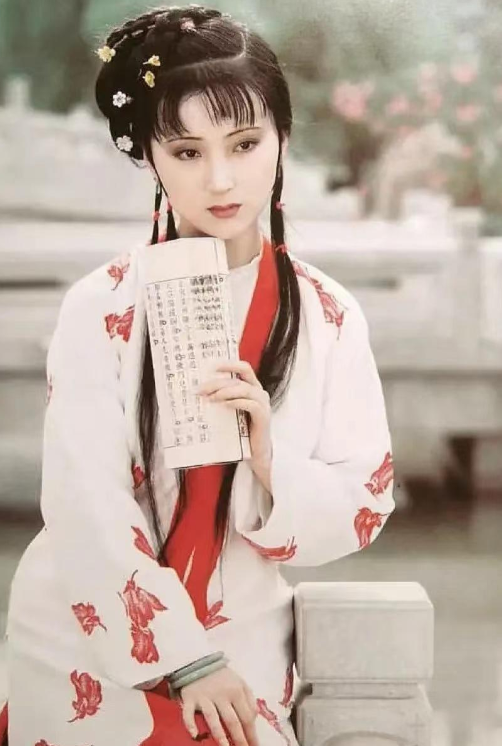 2007年，病入膏肓的陈晓旭突然给前夫毕彦君打电话，她哽咽说：“想见你一面！”然