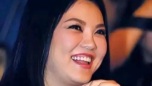 李湘全平台账号被禁止关注，两天前还与张艺兴同框，三大疑云引热议