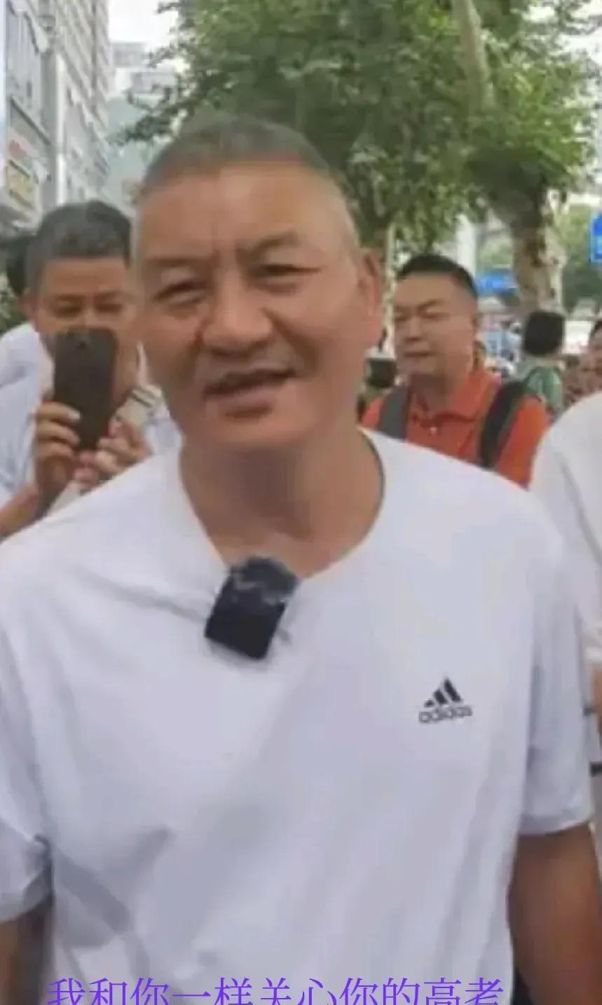 梁实老先生，继续努力…
第297次高考，454分，距离本科线467仅仅差13分。