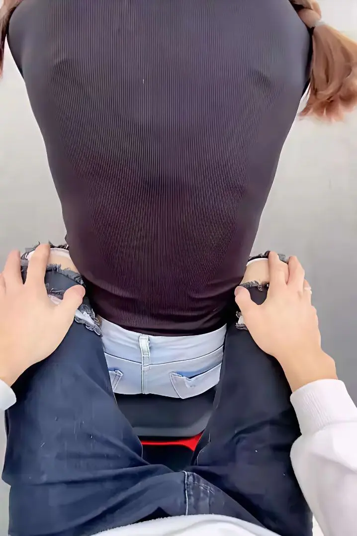 感觉背后有张脸看着我！