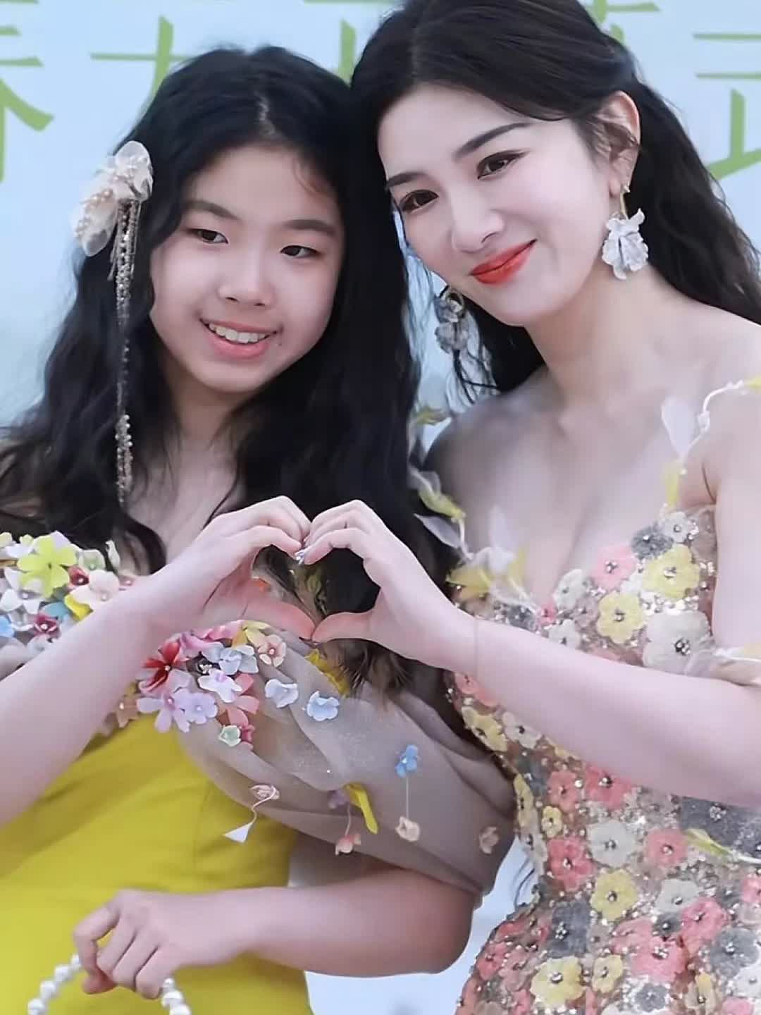 黄奕女儿这颜值化了妆可以入圈吗？
黄奕真的太漂亮了，怎么就没遗传到一点，她爸也