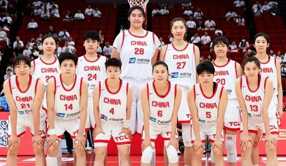 2025中国队🇨🇳对阵日本队的女篮热身赛，西安市作为主办地营造出热烈的球迷氛