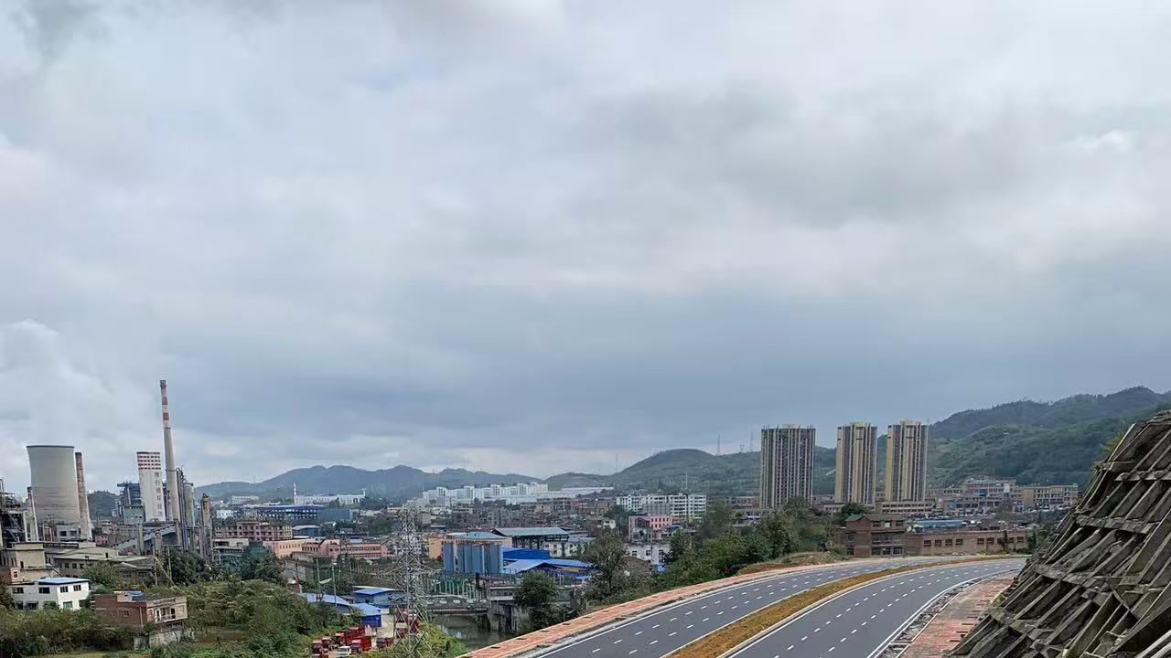 八年建设五年追偿，工程款拖欠困局 —— 某企业 2000 余万元款项被拖欠，经营陷入绝境