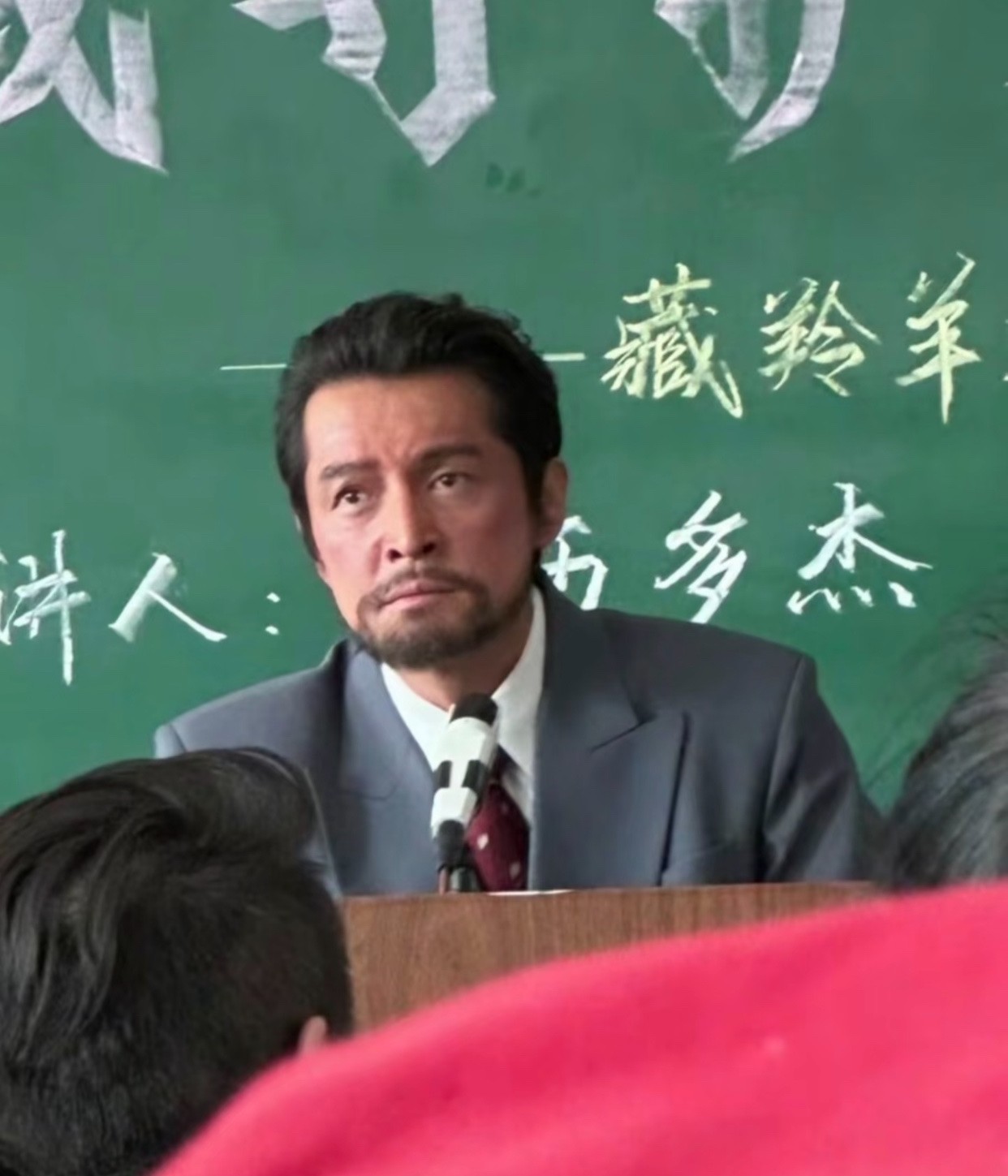 这居然是胡歌！！！还以为是金刚狼。
论演员的多样化 ，真牛！
谁敢信这是风靡