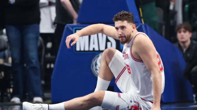 小贾巴里-史密斯：球队缺少申京的牵制力
火箭队员小贾巴里在对阵开拓者的赛前接受媒