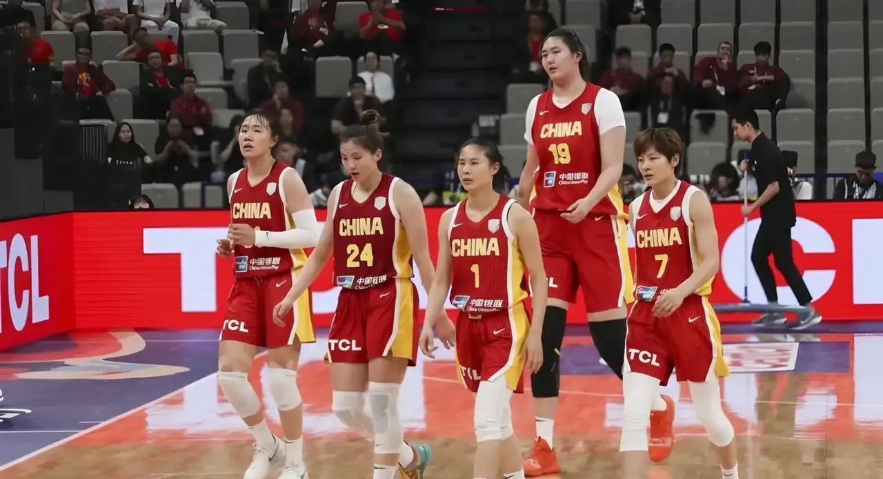 急功近利的中国女篮不能再夜郎自大了，我们与日本和澳大利亚女篮的差距是全方面的 ，