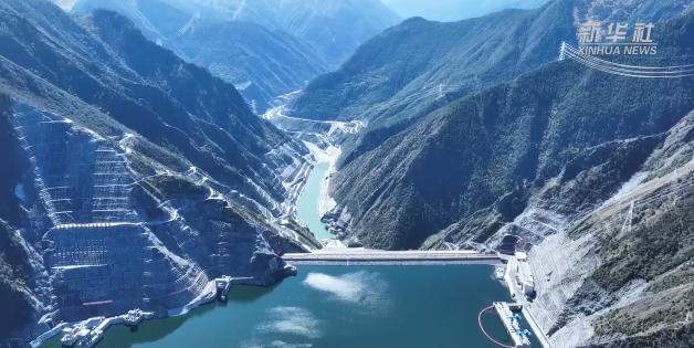 美国彻底难受了，中国直接隐藏17年，砸下 664 亿，在川藏默默干成了一件让世界