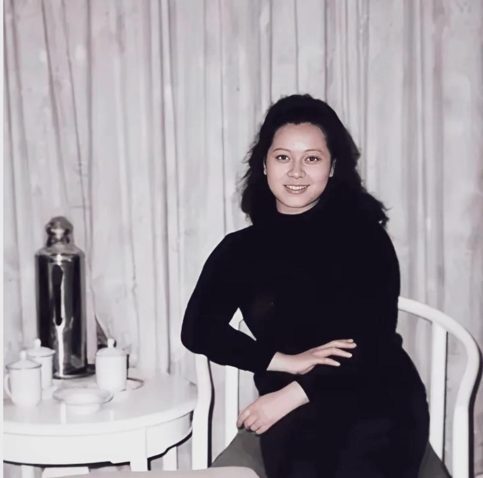 这是唐国强的夫人壮丽，秀外慧中，端庄大气，一脸旺夫相！她与唐国强的并不是原配，婚