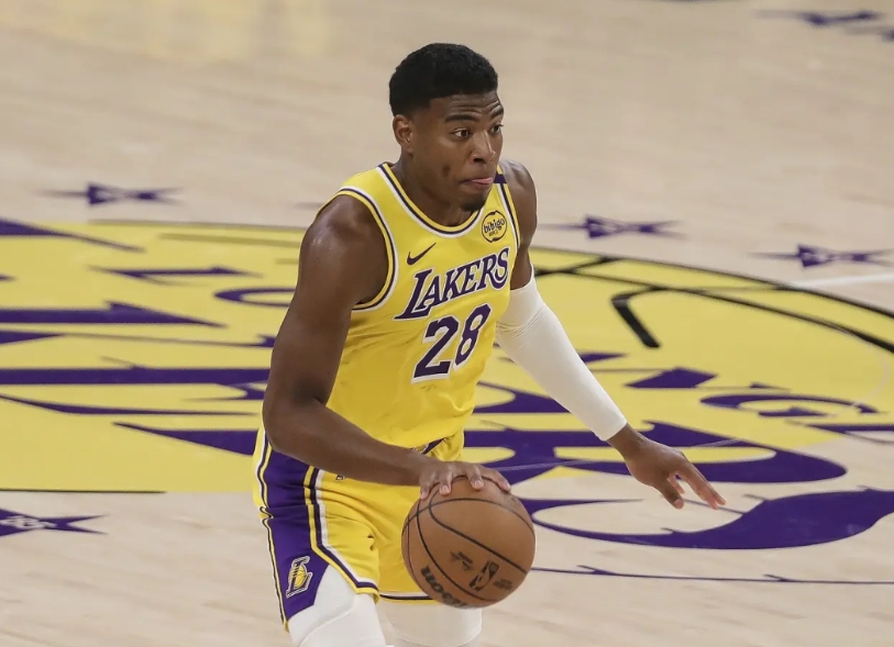 出工不出力！八村塁自从复出打替补之后，数据下滑很多：

1、对阵老鹰，八村塁只打