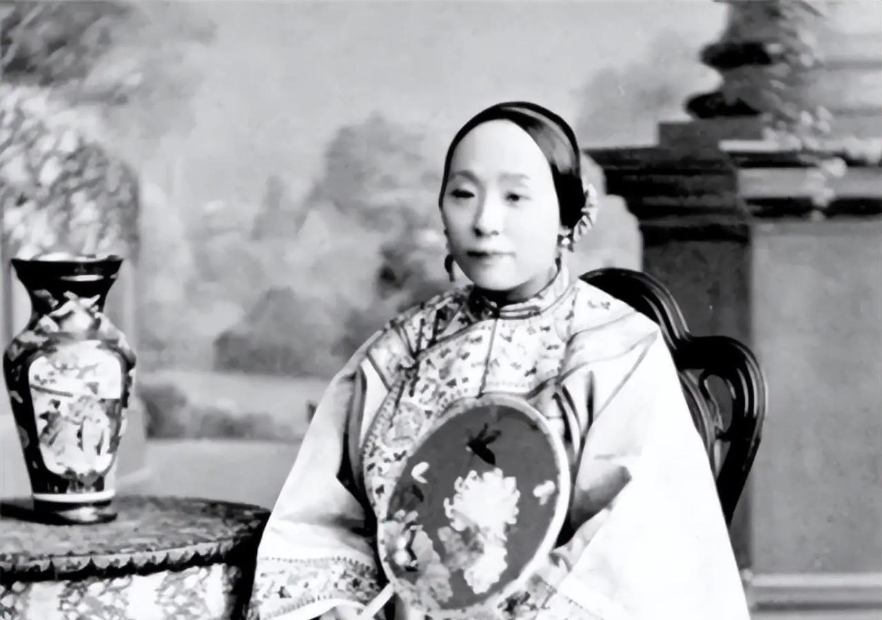 1831年，湖南才女周诒端公开招婿。她出了7副对联，难倒众多求婚才子。20岁的乡