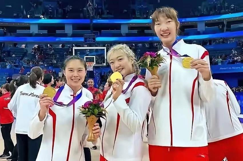 实话实说，四川女篮弃用韩旭，错失卫冕冠军，真的令人遗憾。
建议俱乐部换掉塞尔维亚