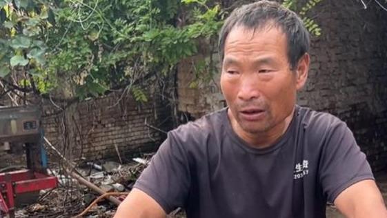 生4个娃3个是脑瘫，正常的那个该怎么办？父亲：我活一天他活一天