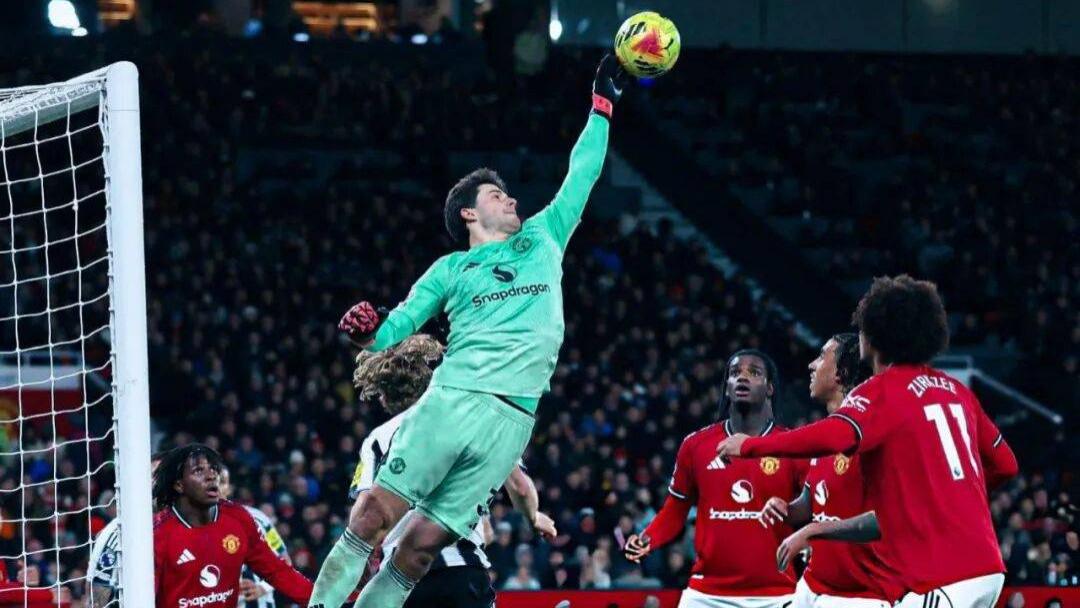 曼联防线迎利好：马兹拉维归队，多位置竞争白热化