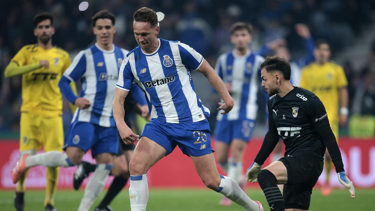 11.27 欧罗巴 波尔图 主场能否牢牢掌控节奏，拿下三分。