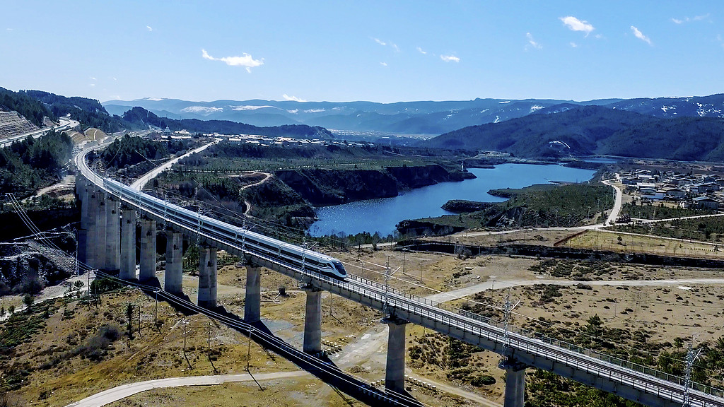 武汉往返重庆实现4小时直达，两大国家高铁干线联络线即将通车！