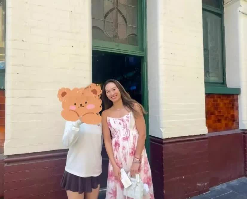 我表姐曾经见过郑钦文
她跟我说个大实话
说郑钦文根本不是电视上看的那样。
