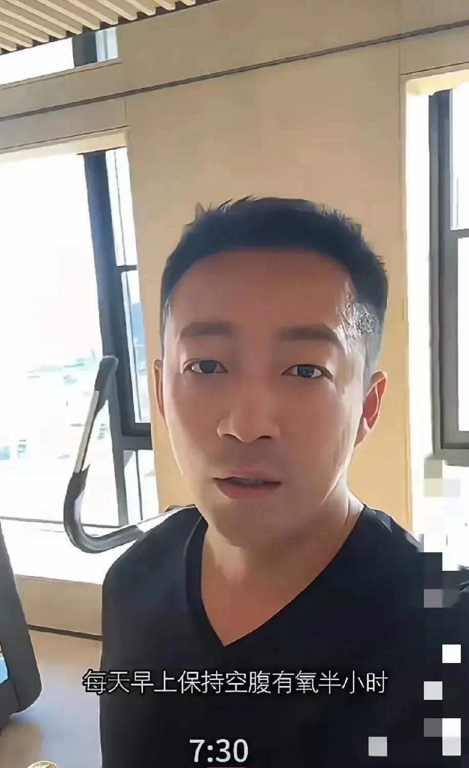 汪小菲每日早起健身，
直言是为了好好照顾儿女，
自己一定要有一个好身体，
不过真